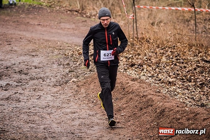 Zdjęcie w galerii na portalu naszraciborz.pl: Ponad dwustu uczestników wystartowało w IV Biegu Twardziela w lesie Obora wiadomości z regionu