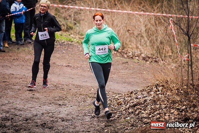 Zdjęcie w galerii na portalu naszraciborz.pl: Ponad dwustu uczestników wystartowało w IV Biegu Twardziela w lesie Obora wiadomości z regionu