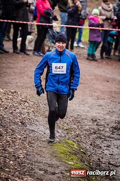 Zdjęcie w galerii na portalu naszraciborz.pl: Ponad dwustu uczestników wystartowało w IV Biegu Twardziela w lesie Obora wiadomości z regionu