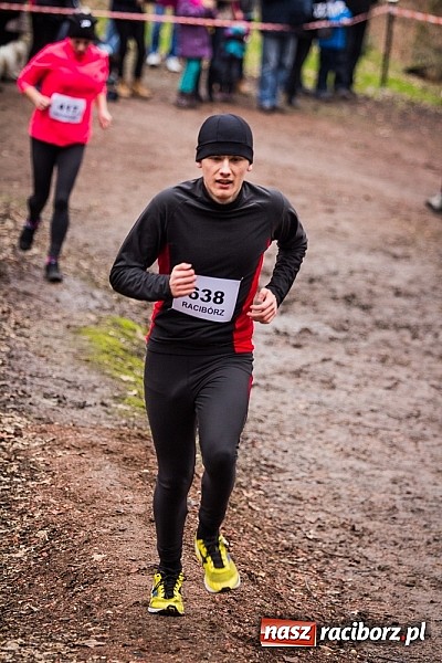 Zdjęcie w galerii na portalu naszraciborz.pl: Ponad dwustu uczestników wystartowało w IV Biegu Twardziela w lesie Obora wiadomości z regionu