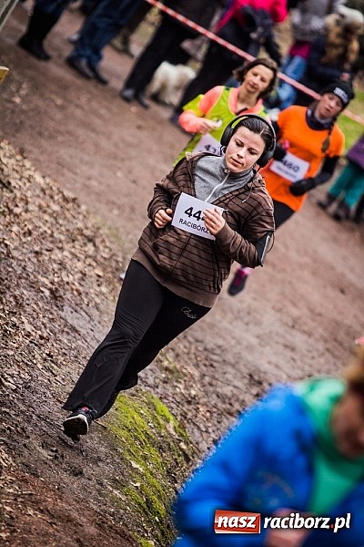 Zdjęcie w galerii na portalu naszraciborz.pl: Ponad dwustu uczestników wystartowało w IV Biegu Twardziela w lesie Obora wiadomości z regionu