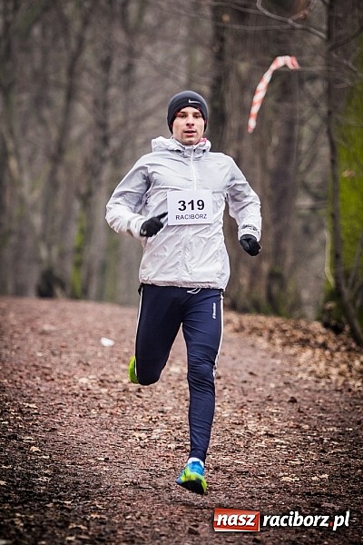 Zdjęcie w galerii na portalu naszraciborz.pl: Ponad dwustu uczestników wystartowało w IV Biegu Twardziela w lesie Obora wiadomości z regionu