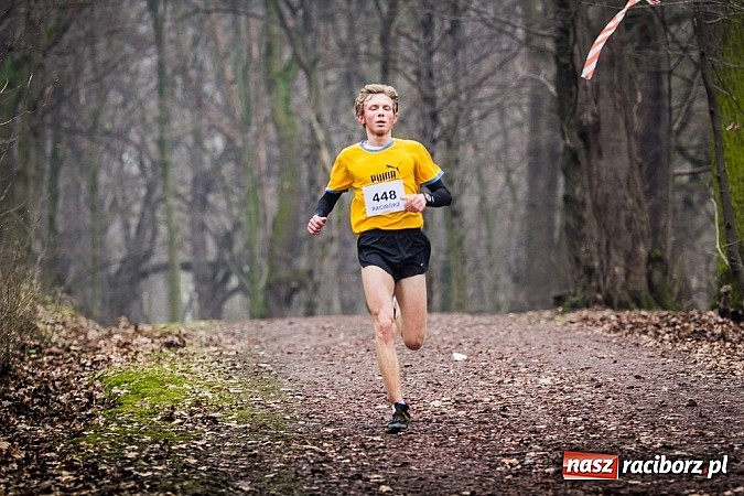 Zdjęcie w galerii na portalu naszraciborz.pl: Ponad dwustu uczestników wystartowało w IV Biegu Twardziela w lesie Obora wiadomości z regionu