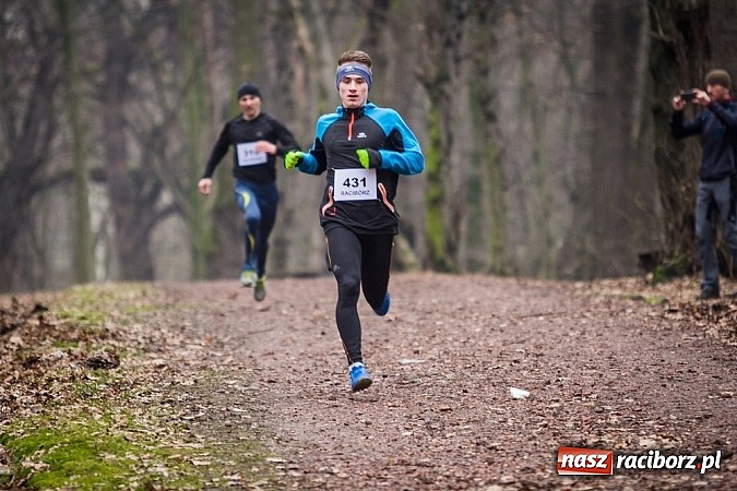 Zdjęcie w galerii na portalu naszraciborz.pl: Ponad dwustu uczestników wystartowało w IV Biegu Twardziela w lesie Obora wiadomości z regionu