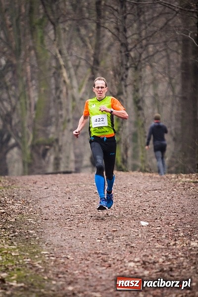 Zdjęcie w galerii na portalu naszraciborz.pl: Ponad dwustu uczestników wystartowało w IV Biegu Twardziela w lesie Obora wiadomości z regionu