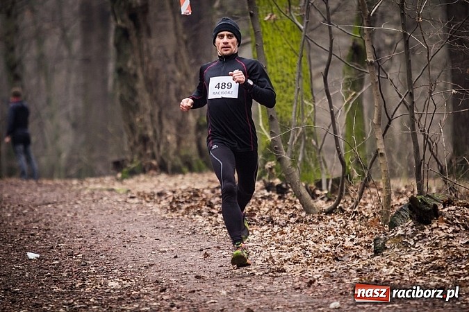 Zdjęcie w galerii na portalu naszraciborz.pl: Ponad dwustu uczestników wystartowało w IV Biegu Twardziela w lesie Obora wiadomości z regionu