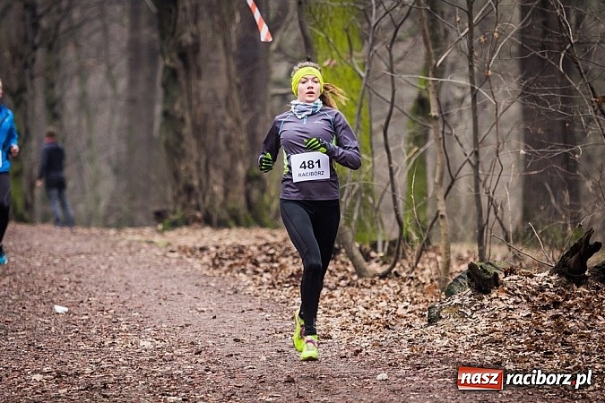 Zdjęcie w galerii na portalu naszraciborz.pl: Ponad dwustu uczestników wystartowało w IV Biegu Twardziela w lesie Obora wiadomości z regionu
