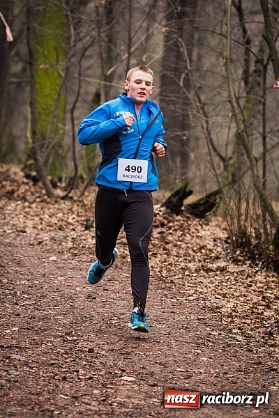 Zdjęcie w galerii na portalu naszraciborz.pl: Ponad dwustu uczestników wystartowało w IV Biegu Twardziela w lesie Obora wiadomości z regionu