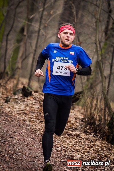 Zdjęcie w galerii na portalu naszraciborz.pl: Ponad dwustu uczestników wystartowało w IV Biegu Twardziela w lesie Obora wiadomości z regionu