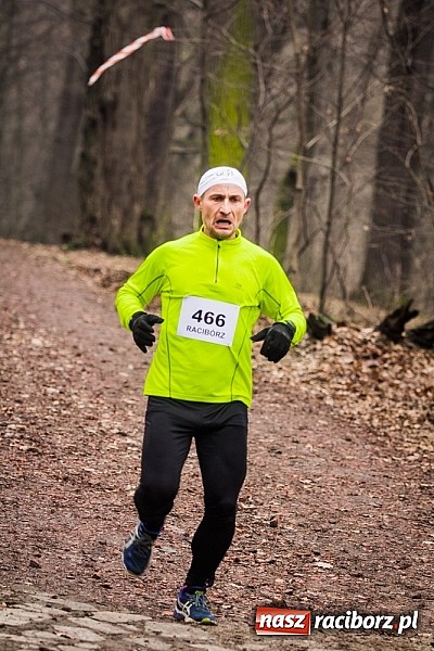 Zdjęcie w galerii na portalu naszraciborz.pl: Ponad dwustu uczestników wystartowało w IV Biegu Twardziela w lesie Obora wiadomości z regionu