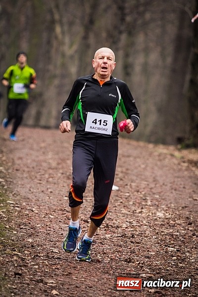 Zdjęcie w galerii na portalu naszraciborz.pl: Ponad dwustu uczestników wystartowało w IV Biegu Twardziela w lesie Obora wiadomości z regionu