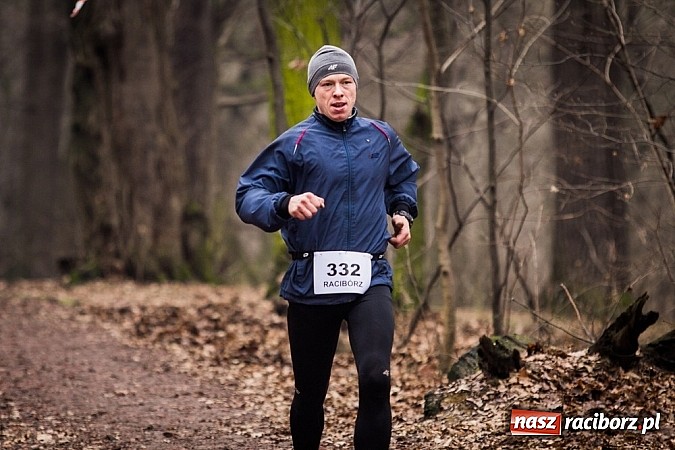 Zdjęcie w galerii na portalu naszraciborz.pl: Ponad dwustu uczestników wystartowało w IV Biegu Twardziela w lesie Obora wiadomości z regionu