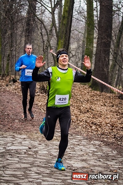 Zdjęcie w galerii na portalu naszraciborz.pl: Ponad dwustu uczestników wystartowało w IV Biegu Twardziela w lesie Obora wiadomości z regionu