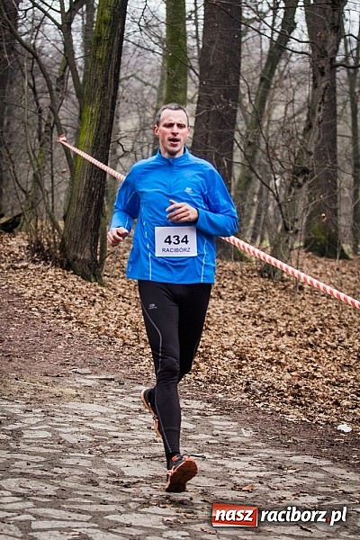 Zdjęcie w galerii na portalu naszraciborz.pl: Ponad dwustu uczestników wystartowało w IV Biegu Twardziela w lesie Obora wiadomości z regionu