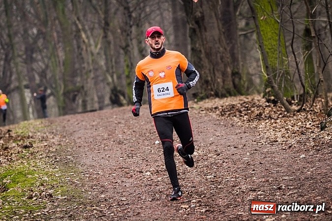 Zdjęcie w galerii na portalu naszraciborz.pl: Ponad dwustu uczestników wystartowało w IV Biegu Twardziela w lesie Obora wiadomości z regionu
