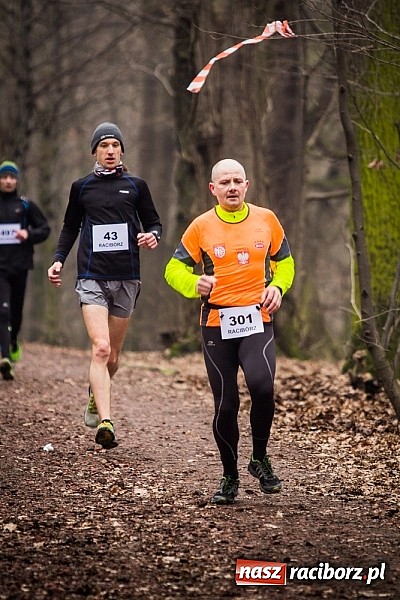 Zdjęcie w galerii na portalu naszraciborz.pl: Ponad dwustu uczestników wystartowało w IV Biegu Twardziela w lesie Obora wiadomości z regionu