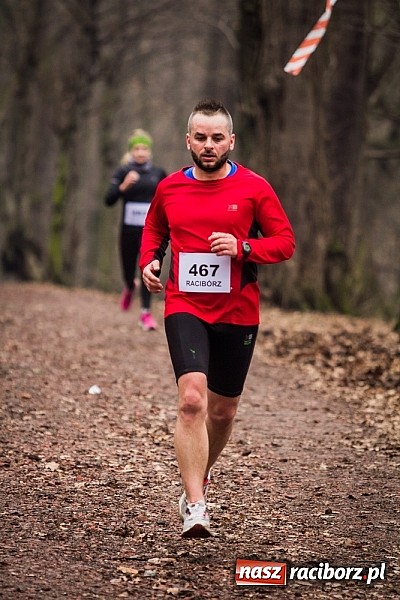Zdjęcie w galerii na portalu naszraciborz.pl: Ponad dwustu uczestników wystartowało w IV Biegu Twardziela w lesie Obora wiadomości z regionu
