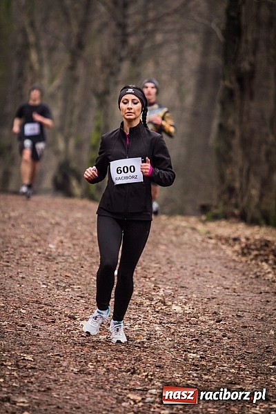 Zdjęcie w galerii na portalu naszraciborz.pl: Ponad dwustu uczestników wystartowało w IV Biegu Twardziela w lesie Obora wiadomości z regionu