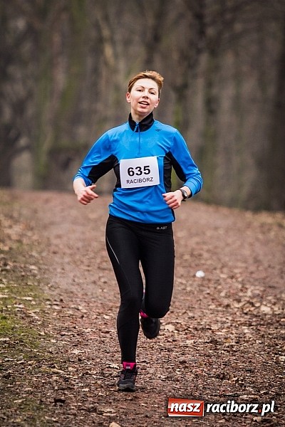 Zdjęcie w galerii na portalu naszraciborz.pl: Ponad dwustu uczestników wystartowało w IV Biegu Twardziela w lesie Obora wiadomości z regionu