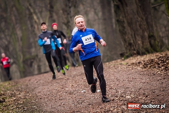 Zdjęcie w galerii na portalu naszraciborz.pl: Ponad dwustu uczestników wystartowało w IV Biegu Twardziela w lesie Obora wiadomości z regionu