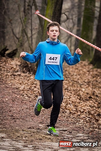 Zdjęcie w galerii na portalu naszraciborz.pl: Ponad dwustu uczestników wystartowało w IV Biegu Twardziela w lesie Obora wiadomości z regionu