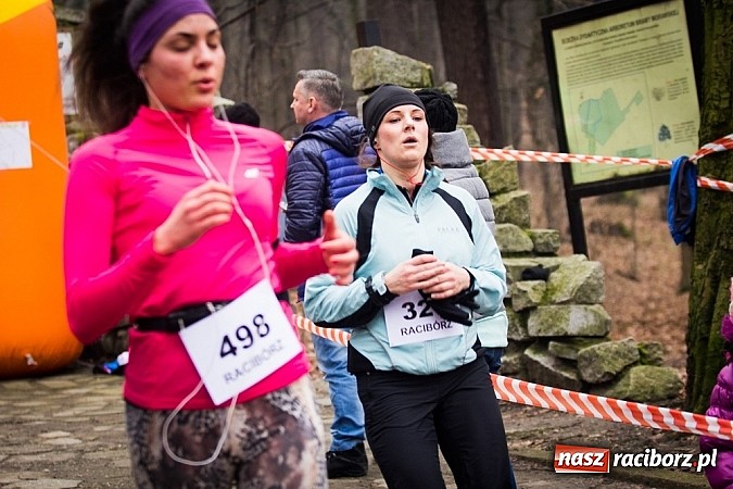 Zdjęcie w galerii na portalu naszraciborz.pl: Ponad dwustu uczestników wystartowało w IV Biegu Twardziela w lesie Obora wiadomości z regionu