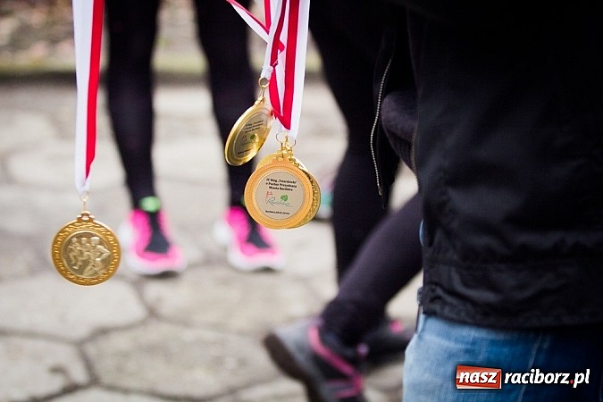 Zdjęcie w galerii na portalu naszraciborz.pl: Ponad dwustu uczestników wystartowało w IV Biegu Twardziela w lesie Obora wiadomości z regionu