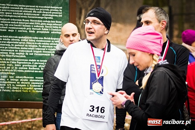 Zdjęcie w galerii na portalu naszraciborz.pl: Ponad dwustu uczestników wystartowało w IV Biegu Twardziela w lesie Obora wiadomości z regionu