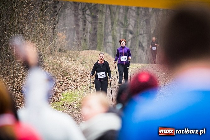 Zdjęcie w galerii na portalu naszraciborz.pl: Ponad dwustu uczestników wystartowało w IV Biegu Twardziela w lesie Obora wiadomości z regionu