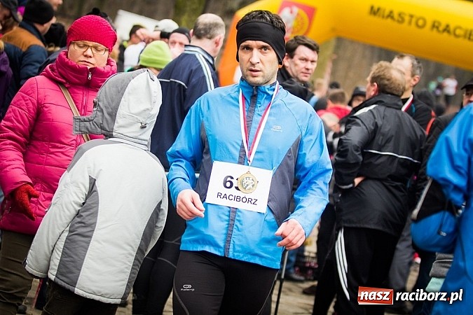 Zdjęcie w galerii na portalu naszraciborz.pl: Ponad dwustu uczestników wystartowało w IV Biegu Twardziela w lesie Obora wiadomości z regionu