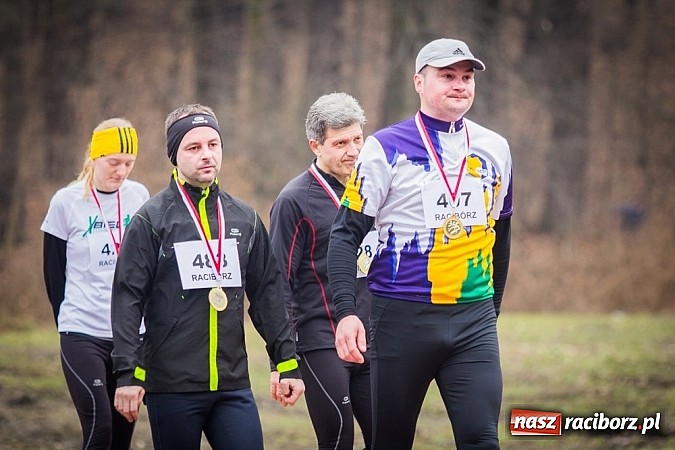 Zdjęcie w galerii na portalu naszraciborz.pl: Ponad dwustu uczestników wystartowało w IV Biegu Twardziela w lesie Obora wiadomości z regionu