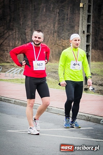Zdjęcie w galerii na portalu naszraciborz.pl: Ponad dwustu uczestników wystartowało w IV Biegu Twardziela w lesie Obora wiadomości z regionu