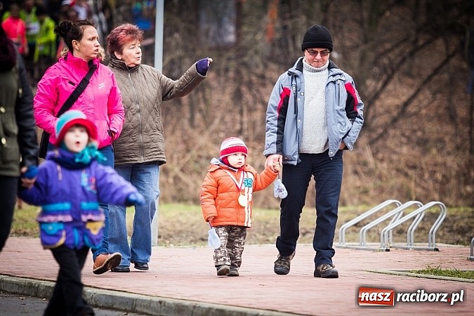 Zdjęcie w galerii na portalu naszraciborz.pl: Ponad dwustu uczestników wystartowało w IV Biegu Twardziela w lesie Obora wiadomości z regionu