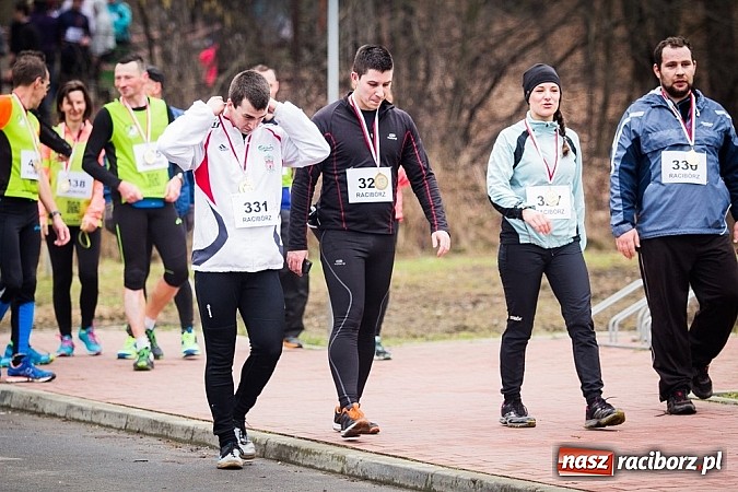 Zdjęcie w galerii na portalu naszraciborz.pl: Ponad dwustu uczestników wystartowało w IV Biegu Twardziela w lesie Obora wiadomości z regionu
