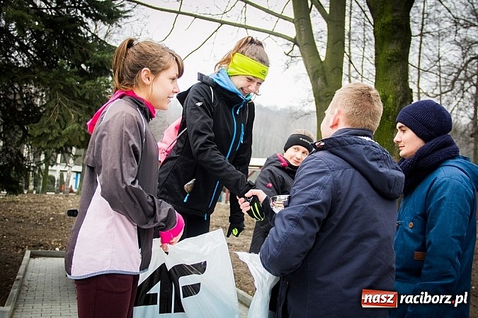 Zdjęcie w galerii na portalu naszraciborz.pl: Ponad dwustu uczestników wystartowało w IV Biegu Twardziela w lesie Obora wiadomości z regionu