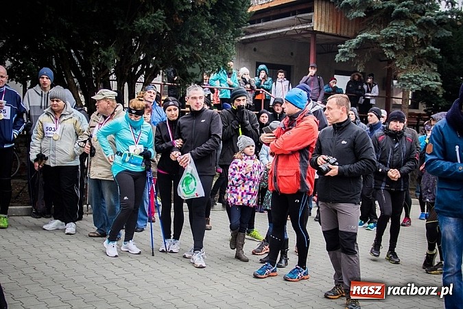 Zdjęcie w galerii na portalu naszraciborz.pl: Ponad dwustu uczestników wystartowało w IV Biegu Twardziela w lesie Obora wiadomości z regionu