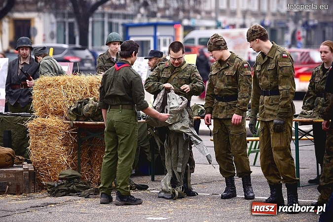 Zdjęcie w galerii na portalu naszraciborz.pl: Odbicie więźnia z rąk UB - fotoreportaż z inscenizacji z okazji Dnia Żołnierzy Wyklętych wiadomości z regionu
