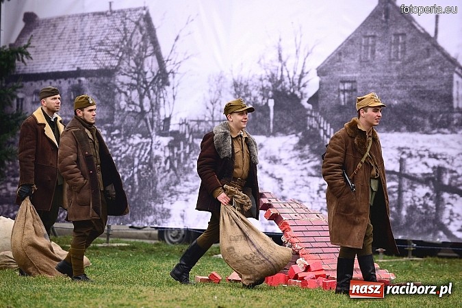 Zdjęcie w galerii na portalu naszraciborz.pl: Odbicie więźnia z rąk UB - fotoreportaż z inscenizacji z okazji Dnia Żołnierzy Wyklętych wiadomości z regionu