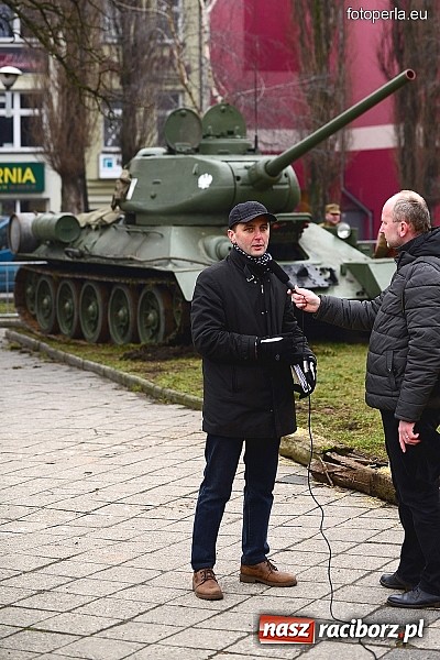Zdjęcie w galerii na portalu naszraciborz.pl: Odbicie więźnia z rąk UB - fotoreportaż z inscenizacji z okazji Dnia Żołnierzy Wyklętych wiadomości z regionu