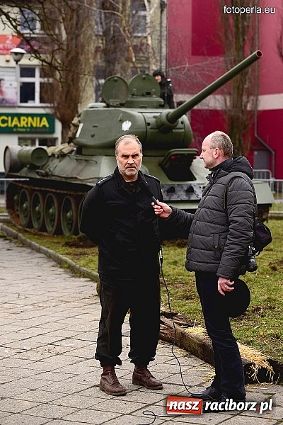 Zdjęcie w galerii na portalu naszraciborz.pl: Odbicie więźnia z rąk UB - fotoreportaż z inscenizacji z okazji Dnia Żołnierzy Wyklętych wiadomości z regionu