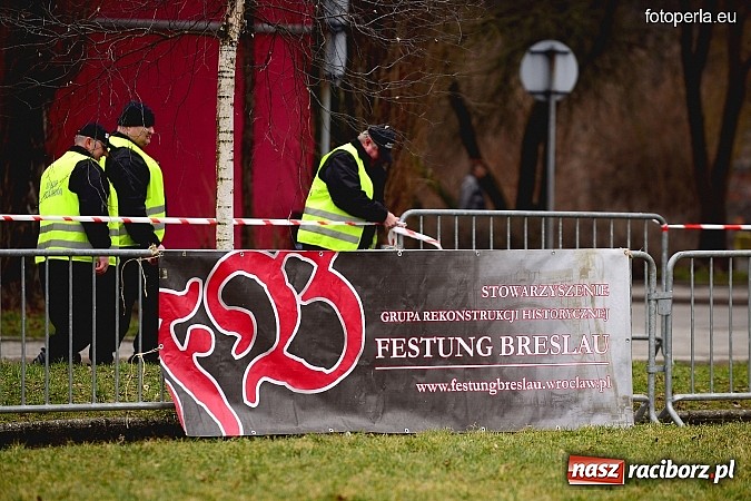 Zdjęcie w galerii na portalu naszraciborz.pl: Odbicie więźnia z rąk UB - fotoreportaż z inscenizacji z okazji Dnia Żołnierzy Wyklętych wiadomości z regionu