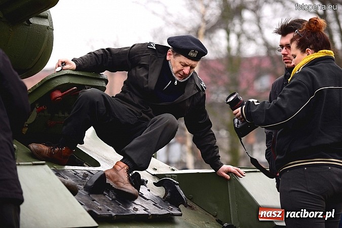 Zdjęcie w galerii na portalu naszraciborz.pl: Odbicie więźnia z rąk UB - fotoreportaż z inscenizacji z okazji Dnia Żołnierzy Wyklętych wiadomości z regionu