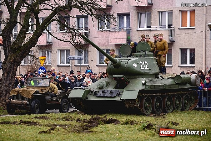 Zdjęcie w galerii na portalu naszraciborz.pl: Odbicie więźnia z rąk UB - fotoreportaż z inscenizacji z okazji Dnia Żołnierzy Wyklętych wiadomości z regionu