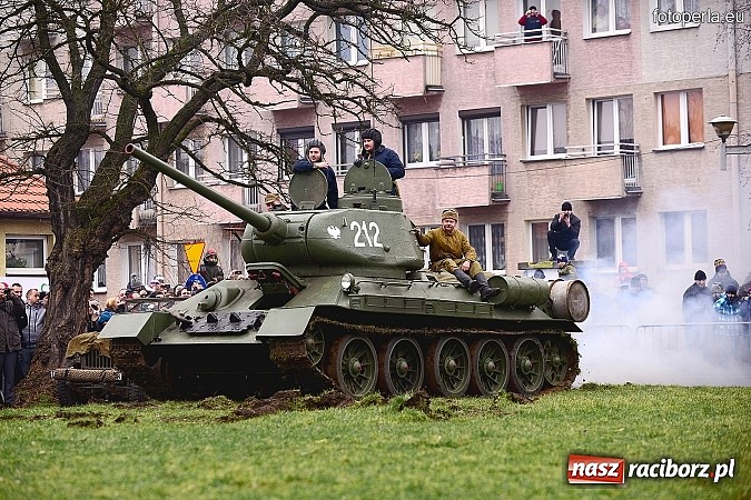 Zdjęcie w galerii na portalu naszraciborz.pl: Odbicie więźnia z rąk UB - fotoreportaż z inscenizacji z okazji Dnia Żołnierzy Wyklętych wiadomości z regionu