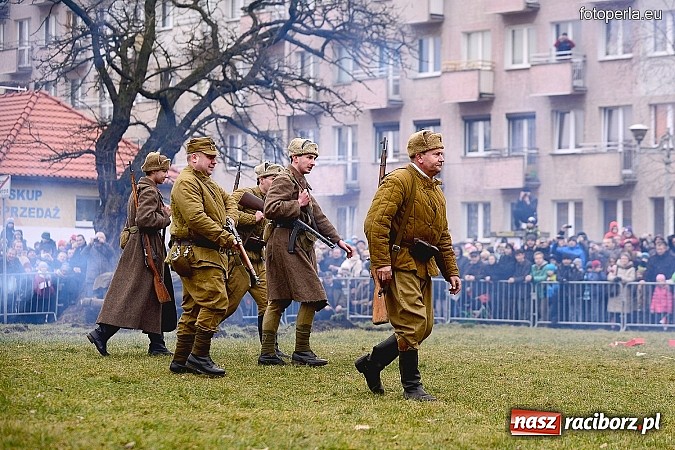 Zdjęcie w galerii na portalu naszraciborz.pl: Odbicie więźnia z rąk UB - fotoreportaż z inscenizacji z okazji Dnia Żołnierzy Wyklętych wiadomości z regionu