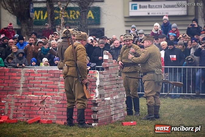 Zdjęcie w galerii na portalu naszraciborz.pl: Odbicie więźnia z rąk UB - fotoreportaż z inscenizacji z okazji Dnia Żołnierzy Wyklętych wiadomości z regionu