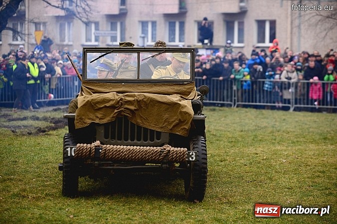 Zdjęcie w galerii na portalu naszraciborz.pl: Odbicie więźnia z rąk UB - fotoreportaż z inscenizacji z okazji Dnia Żołnierzy Wyklętych wiadomości z regionu