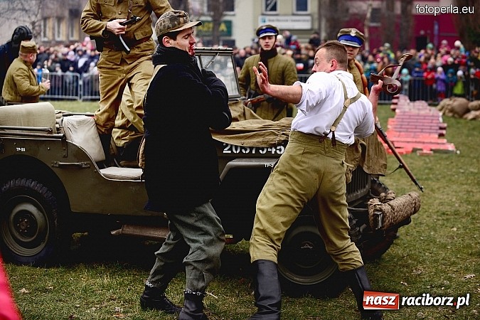 Zdjęcie w galerii na portalu naszraciborz.pl: Odbicie więźnia z rąk UB - fotoreportaż z inscenizacji z okazji Dnia Żołnierzy Wyklętych wiadomości z regionu
