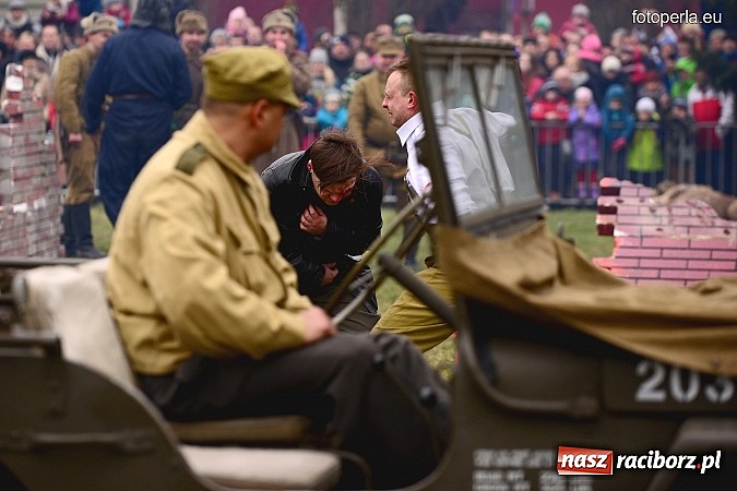 Zdjęcie w galerii na portalu naszraciborz.pl: Odbicie więźnia z rąk UB - fotoreportaż z inscenizacji z okazji Dnia Żołnierzy Wyklętych wiadomości z regionu