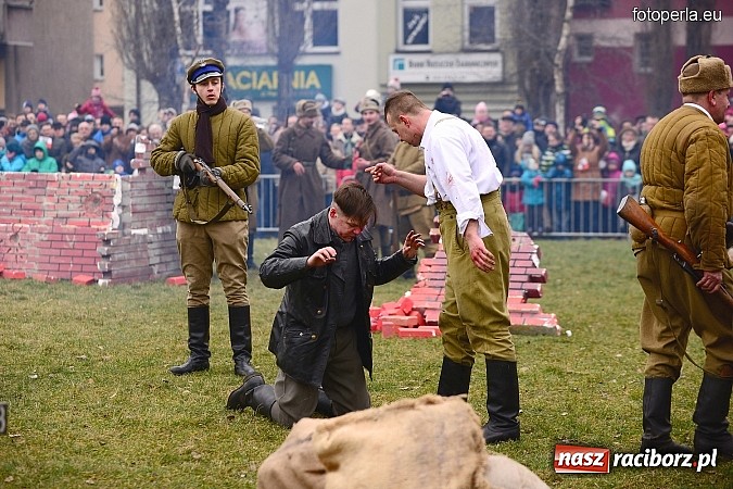 Zdjęcie w galerii na portalu naszraciborz.pl: Odbicie więźnia z rąk UB - fotoreportaż z inscenizacji z okazji Dnia Żołnierzy Wyklętych wiadomości z regionu